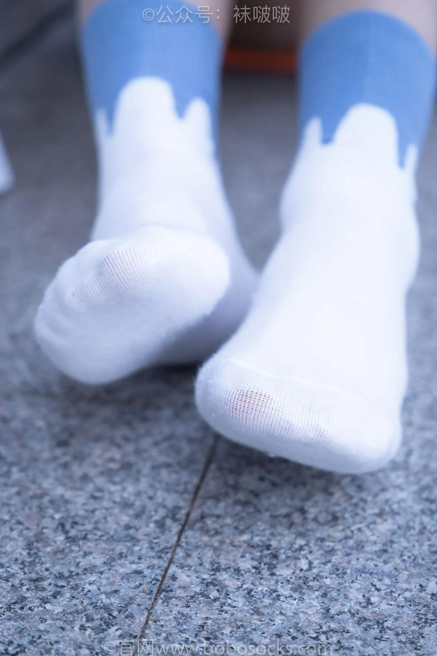 [BoBoSocks袜啵啵]NO.028 小米-运动鞋、白棉袜、裸足 [133P]插图4